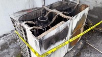 Kebakaran juga merusak aliran listrik. Sehingga pada Senin (12/11), PNS di Pemprov Papua diliburkan.