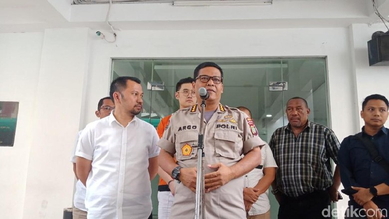 Mobil Korban Pembunuhan Satu Keluarga di Bekasi Ditemukan Mobil Korban Pembunuhan Satu Keluarga di Bekasi Ditemukan