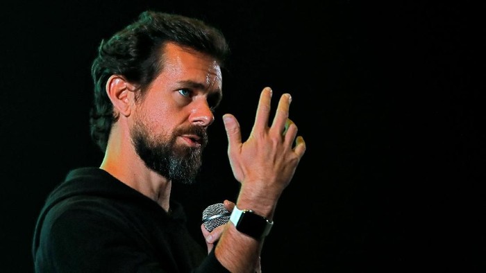 Twitter CEO Jack Dorsey addresses students during a town hall at the Indian Institute of Technology (IIT) in New Delhi, India, November 12, 2018. REUTERS/Anushree Fadnavis