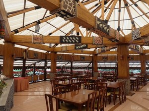 Seru, Bisa Kulineran di Restoran Berkonsep Afrika Sambil Lihat Satwa