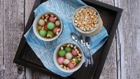 Selain menyajikan hidangan tradisional dan Belanda, restroan Selera Meener di Kebayoran Baru, Jakarta Selatan puynya menu wedang tak kalah enak. Di sini bisa pesan wedang kacang tanah, dari rebusan santan, jahe, dan gula. Hingga wedang ronde. Foto: iStock/Instagram