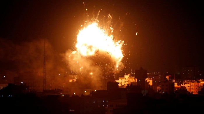 An explosion is seen during an Israeli air strike on Hamass television station, in Gaza City November 12, 2018. REUTERS/Ahmed Zakot