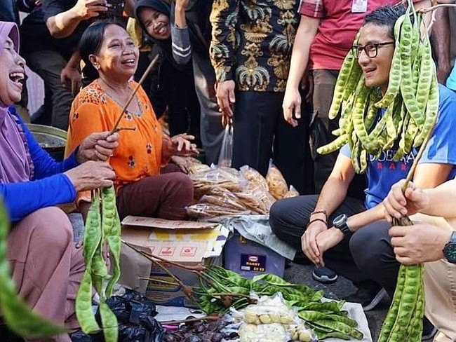 7 Aksi Sandiaga Saat ke Pasar hingga Kulineran di Berbagai Kota
