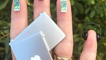 Tak ketinggalan, miniatur MacBook pun juga dibuatnya. Foto: Instagram/domestikatethis