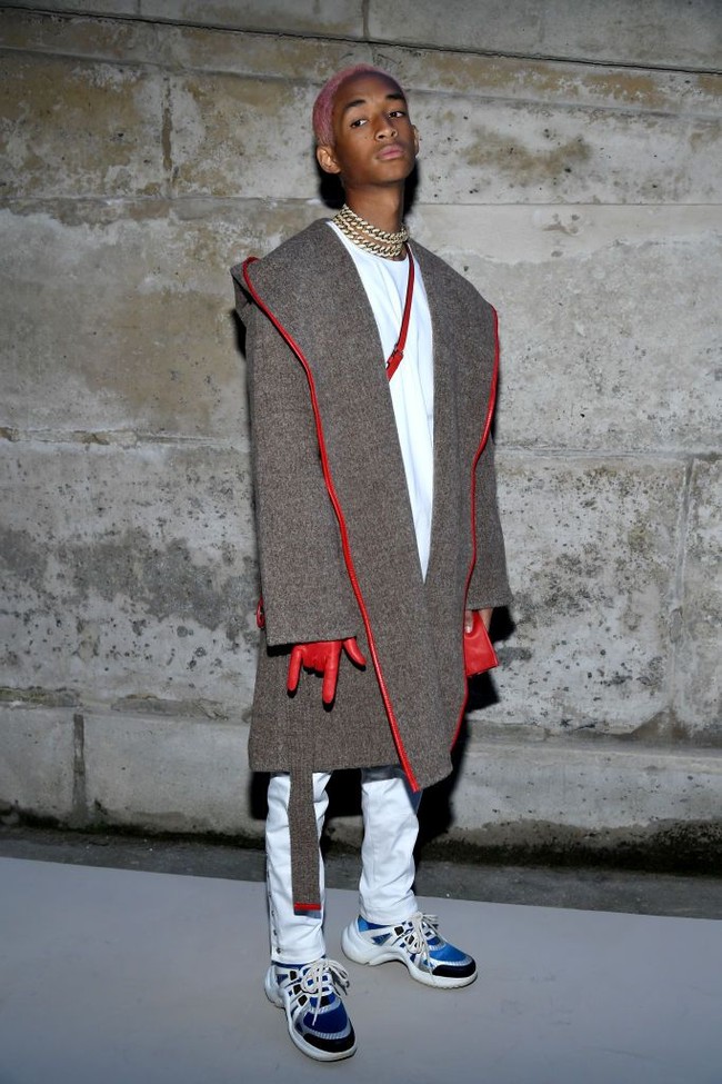 Jaden Smith yang populer lewat film The Karate Kid itu kembali menegaskan pengakuannya di atas panggung itu melalui media sosialnya. Yup @tylerthecreator I Told Everyone You Can’t Deny It Now, tulisnya di Twitter. Dan Tyler yang disebutkannya dalam tweetnya dan diakuinya sebagai kekasihnya hanya merespon dengan menyebutnya gila. Foto: Getty Images