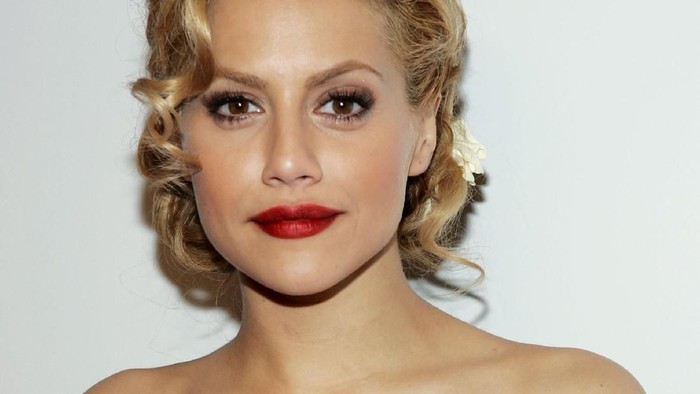 HOLLYWOOD - NOVEMBER 07:  Actress Brittany Murphy arrives at the Premiere Lounge after party for The Dead Girl during AFI FEST 2006 presented by Audi held at Sideways Restaurant & Lounge on November 7, 2006 in Hollywood, California.  (Photo by Frazer Harrison/Getty Images)