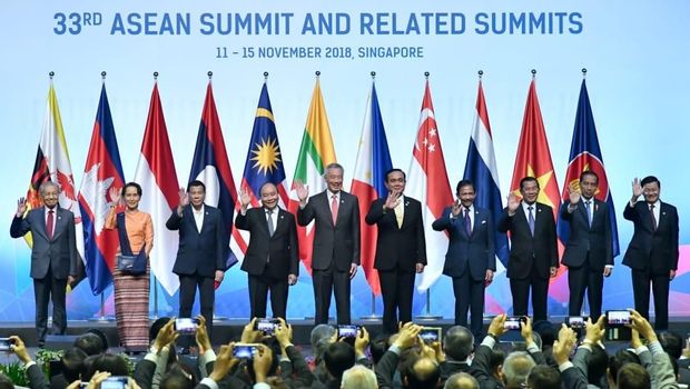 Didampingi Iriana, Jokowi Hadiri Pembukaan KTT ASEAN di Singapura