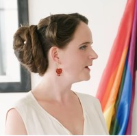 Sebagian orang mungkin merasa kurang nyaman dengan rasa berminyak dan aroma kulit kepala ketika tidak keramas. Namun Frankie justru suka bahwa ia bisa mencium aroma dari mahkotanya. Itu juga menyerap aroma dengan baik jadi kamu bisa seperti mengingat pernah ke mana dan bersama siapa, tambahnya. Foto: YouTube Barcroft