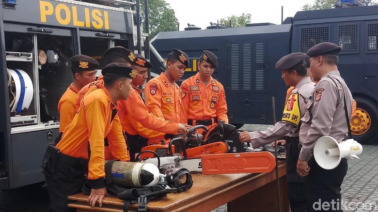 Polda Jabar Bentuk Satgas Hadapi Bencana Alam Polda Jabar Bentuk Satgas Hadapi Bencana Alam