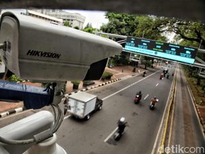 Mobil Lewat Jakarta Mesti Bayar Tahun Depan, Nasib Motor Bagaimana?