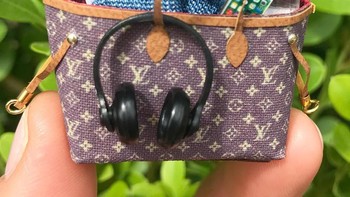 Seluruh karyanya ini dipasang melalui Instagram pibadinya yang sudah memiliki lebih dari 42 ribu pengikut. Foto: Instagram/domestikatethis