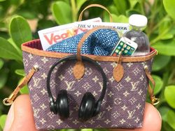 Potret Ponsel Terkecil di Dunia, Cuma Seujung Jari!