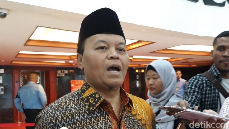 Foto Gatot di Baliho Prabowo, HNW: Mungkin Ada yang Selundupkan Foto Gatot di Baliho Prabowo, HNW: Mungkin Ada yang Selundupkan