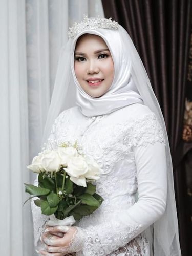 Intan Indah Syari berbaju pengantin di hari akad pernikahan meskipun calon suami jadi korban Lion Air