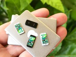 Potret Ponsel Terkecil di Dunia, Cuma Seujung Jari!