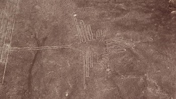 Ini adalah geoglyph lama yang ada di wilayah itu, berbentuk seperti burung. Nazca Lines hanya bisa dilihat dari angkasa alias dari pesawat. Padahal di zaman pembuatan garis-garisnya, tentu tidak ada pesawat Foto: (iStock)
