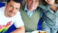 Sarapan dengan menu English Breakfast yang dilengkapi roti, telur mata sapi, kacang, bacon, hingga irisan sosis yang jadi pilihan Orlando. Foto: Instagram @orlandobloom