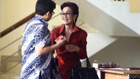 Miranda pun pernah divonis bersalah dan ditahan berkaitan dengan suap pemilihan Deputi Gubernur Senior BI.