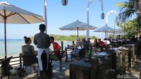 Ada 6 pilihan restoran untuk para tamu. Yang ini adalah Sateria Beachside Restaurant (Fitraya/detikTravel)