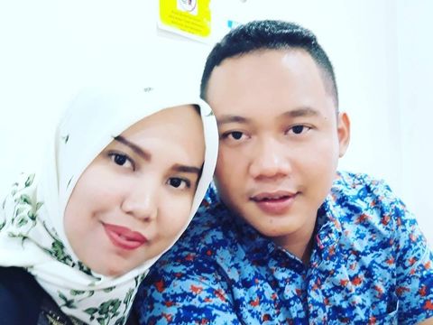 Intan Indah Syari dan mendiang calon suaminya, dokter Rio Nanda Pratama