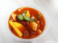 Asinan Rika: Slurpp! Asam Segar Asinan 'Wara Wiri' Plus Rujak Kacang Mete