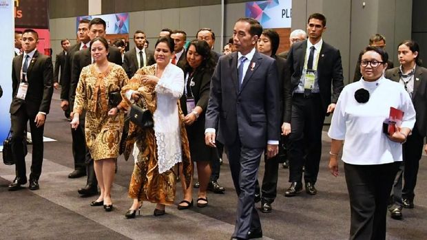 Didampingi Iriana, Jokowi Hadiri Pembukaan KTT ASEAN di Singapura