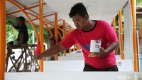Pemerintah DKI Jakarta melakukan revitalisasi 29 kios di lokasi tersebut.