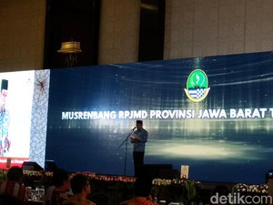 Bangun Jabar, Ridwan Kamil Minta Bupati Wali Kota Pinjam Uang ke BJB