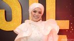 Penampilan Serba Putih Nikita Mirzani