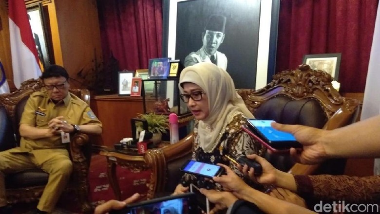 Bupati Indramayu yang Mundur Menyesal Tak Urus Ibu Sebelum Meninggal Bupati Indramayu yang Mundur Menyesal Tak Urus Ibu Sebelum Meninggal