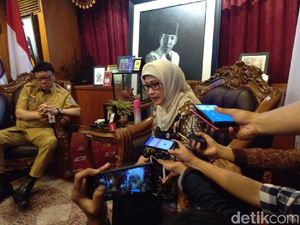 Bupati Indramayu yang Mundur Menyesal Tak Urus Ibu Sebelum Meninggal