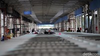Ada ratusan kios yang telah dibangun di Skybridge Tanah Abang.