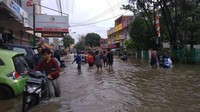 Banjir yang merendam sejumlah fasilitas masjid di Kelurahan Pahlawan, SMK Trisakti dan tempat-tempat usaha di sekitar kampus UIN di akui warga terparah sejak 2003.