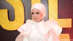 Penampilan Serba Putih Nikita Mirzani