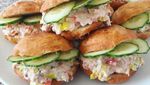 Bosan Sarapan Nasi? Pilih Saja Tuna Sandwich yang Gurih Enak Ini