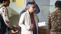Wimboh pun mengamini pemeriksaannya soal Century. Namun dia enggan membeberkan materi pemeriksaan padanya.