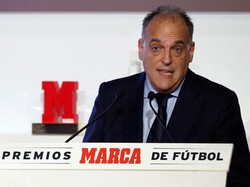 Javier Tebas dalam pidatonya di malam penganugerahan trofi. (Foto: Albert Gea/Reuters)
