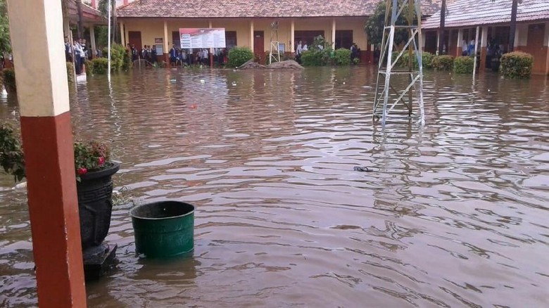 Banjir Palembang, Pemkot Imbau Sekolah Diliburkan Banjir Palembang, Pemkot Imbau Sekolah Diliburkan