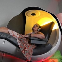 ZapposPerusahaan lain yang juga menawarkan ruang tidur adalah Zappos. Situs belanja tersebut memang ingin menyediakan lingkungan yang mendukung kesehatan dan kebahagian pekerja. Salah satunya dengan menyediakan ruang tidur dan Nap Pods serupa punya Google berikut. Foto: Zappos