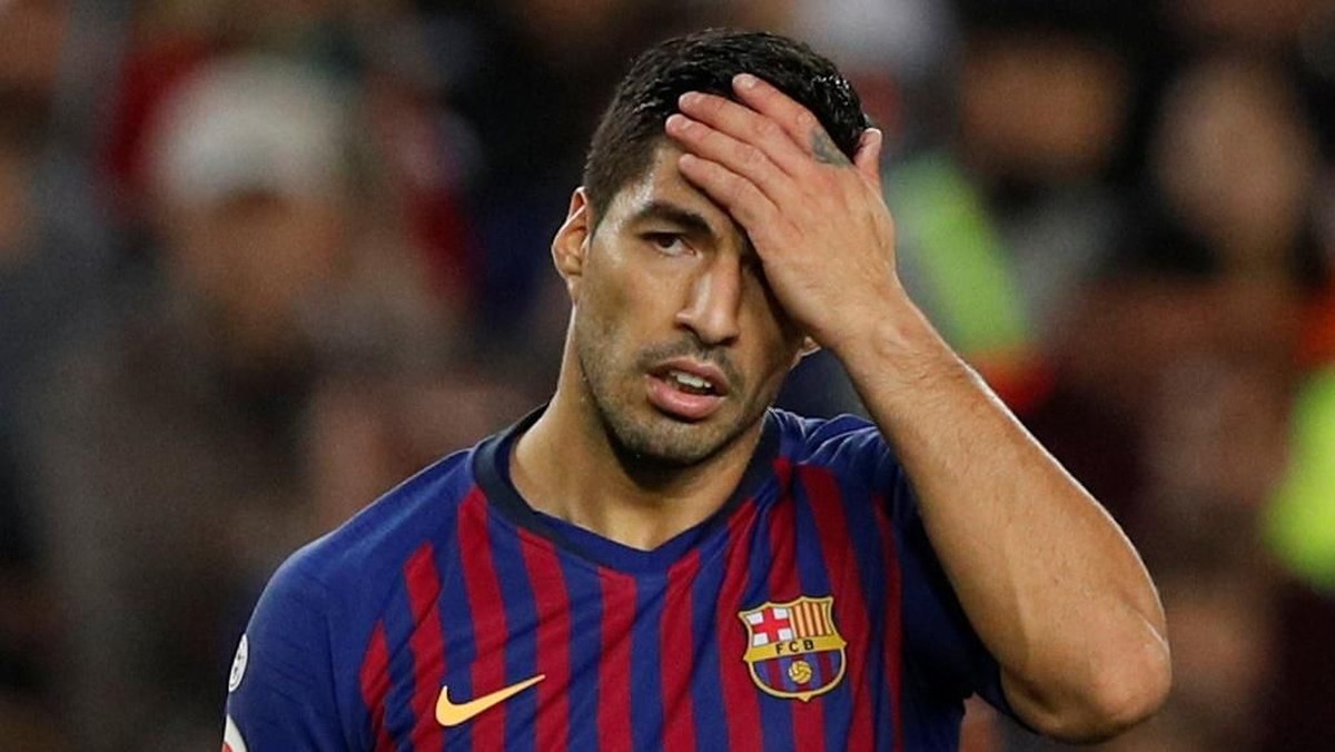 Luis Suarez cedera lutut dan absen dua pekan. (Foto: Albert Gea/Reuters)