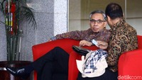 Sebelumnya, Wimboh Santoso pernah diperiksa KPK terkait kasus korupsi Bank Century saat masih menjabat sebagai Direktur Eksekutif International Monetary Fund (IMF).