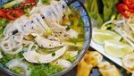 Slurp! Gurihnya Kuah Pho dengan Mie Beras untuk Penghangat Badan Siang Ini