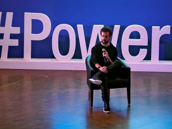 Twitter CEO Jack Dorsey addresses students during a town hall at the Indian Institute of Technology (IIT) in New Delhi, India, November 12, 2018. REUTERS/Anushree Fadnavis