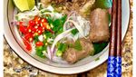 Slurp! Gurihnya Kuah Pho dengan Mie Beras untuk Penghangat Badan Siang Ini