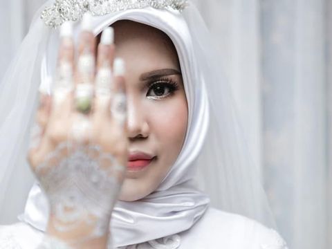 Viral Potret Wanita 'Menikah' Sendirian, Calon Suami Jadi Korban Lion Air