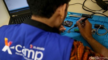 Lalu ada juga ruangan dan alat-alat untuk pengetesan user experience. Tidak ketinggalan fasilitas untuk menampilkan produk-produk dan solusi IoT yang dihasilkan X-Camp dan juga ruangan untuk bertemunya para stakeholder.