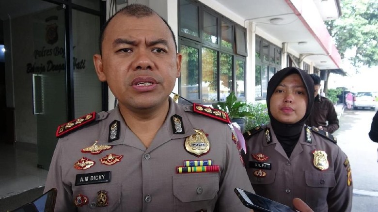 Polisi Tak Beri Izin Diskusi soal Khilafah di Masjid Az-Zikra Bogor Polisi Tak Beri Izin Diskusi soal Khilafah di Masjid Az-Zikra Bogor