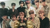 Berada di puncak popularitas, Kang Daniel dan Wanna One begitu terkenal. Kira-kira ini pose kala mereka merayakan apa ya? Foto: Instagram kangdaniel_101