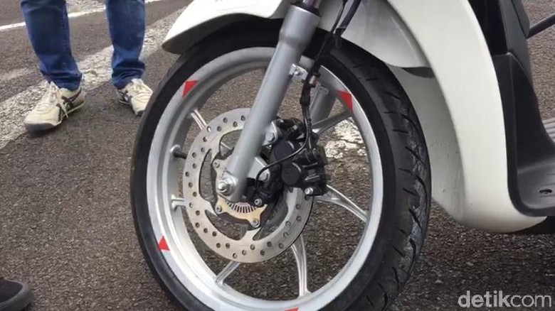 Motor dengan Rem ABS. Foto: Dadan Kuswaraharja Motor dengan Rem ABS. Foto: Dadan Kuswaraharja