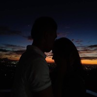 Kisah cinta pria asal Filipina dengan wanita asal Lithuania, salah satu negara di Eropa ini jadi viral, usai sang pria menguggah video di Youtube pertemuan pertamanya dengan kekasih setelah menjalani hubungan jarak jauh lintas benua. Foto: Facebook